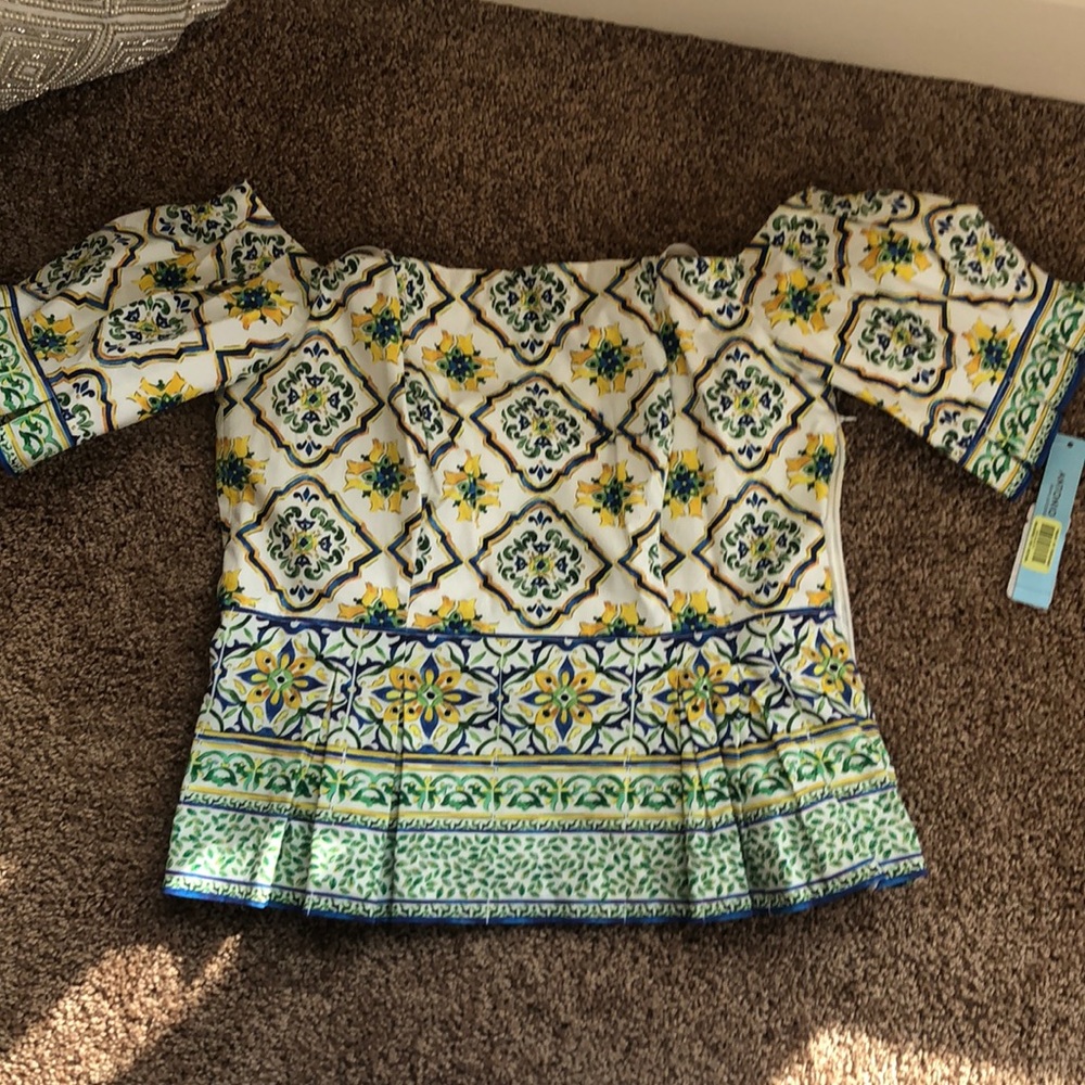 NWT Antonio Melani off shoulder blouse. Size 8